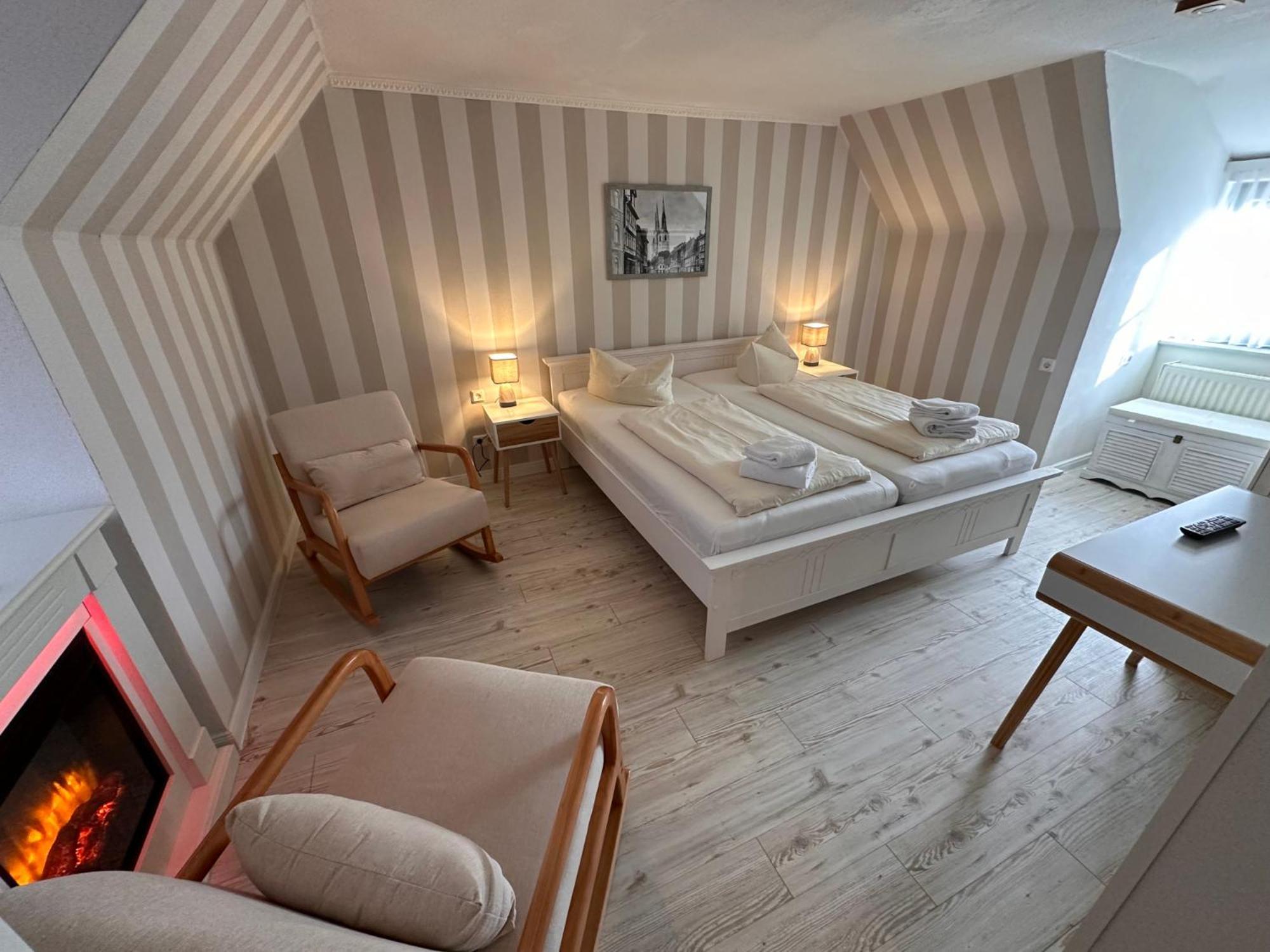 Hotel Zur Goldenen Sonne Quedlinburg Ngoại thất bức ảnh